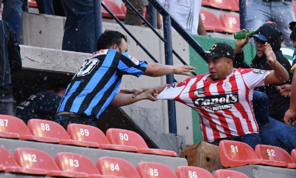 Απίστευτο ξύλο με δεκάδες τραυματίες σε αγώνα στο Μεξικό (video)