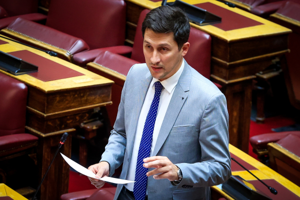 Τρίτος κοινοβουλευτικός εκπρόσωπος στο ΠΑΣΟΚ;