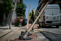 Νέα έκτακτα μέτρα για τον καύσωνα - Πού είναι υποχρεωτική η παύση εργασιών