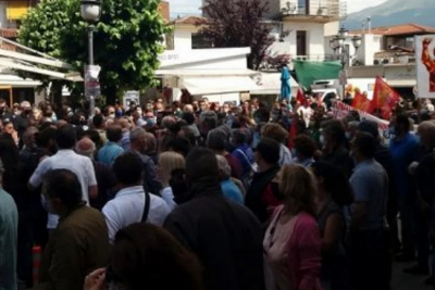 Ιωάννινα: Χτύπησαν τον πρώην βουλευτή του ΣΥΡΙΖΑ Χρήστο Μαντά στην πορεία κατά του εργασιακού (βίντεο)