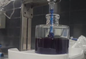 Τι είναι το μπλε μέλι που ταξιδεύει σε Ελλάδα και εξωτερικό (βίντεο)