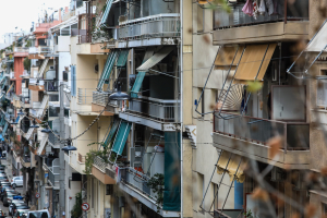 Πότε έρχονται οι αιτήσεις για ανακαίνιση σε πλακάκια και υδραυλικά με επιδότηση 36.000 ευρώ