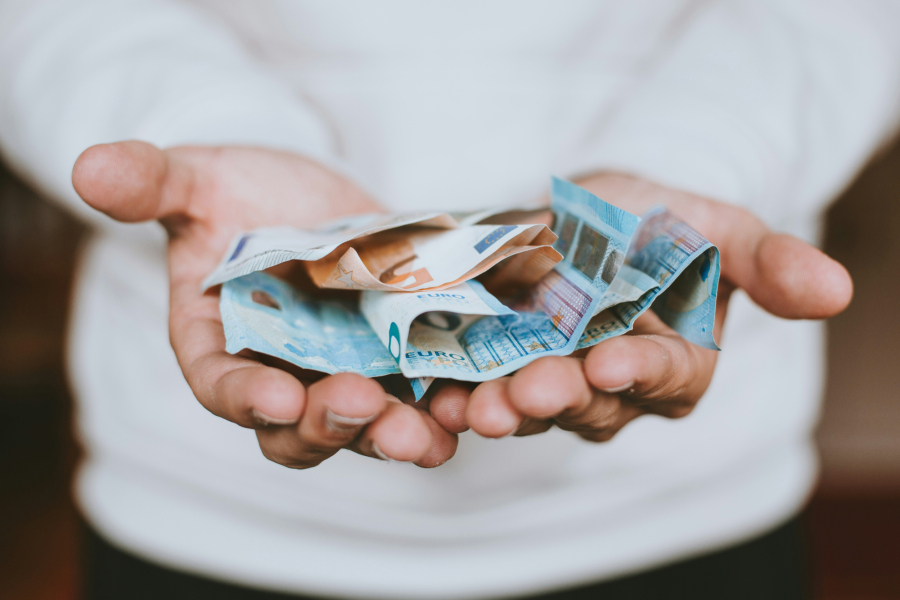 Πώς το παυσίπονο των «pass» έγινε εθισμός που βάλτωσε την παραγωγικότητα της οικονομίας