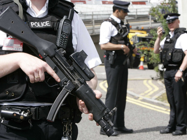 Συναγερμός στο αεροδρόμιο του Μάντσεστερ - Επιχείρηση ομάδας εξουδετέρωσης βομβών για ύποπτο δέμα