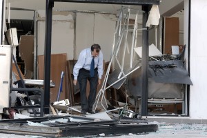 Εμπρηστικός μηχανισμός εξερράγη σε τράπεζα στο Μοσχάτο