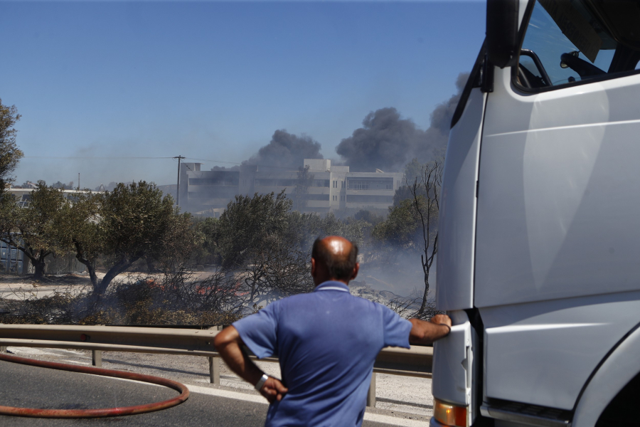 Έκλεισε η Βάρης - Κορωπίου, Κλειστή και η έξοδος της Αττικής Οδού