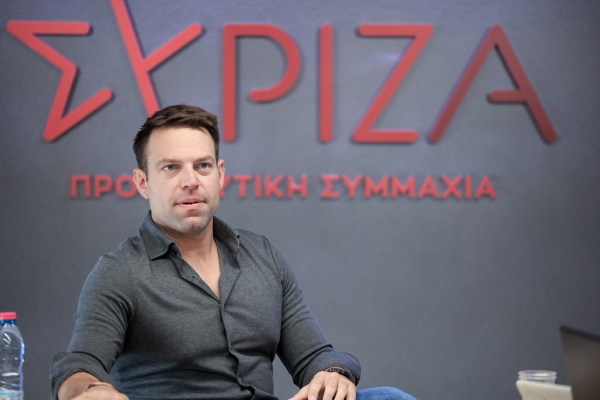 Ο Κασσελάκης απαντά στον Τσίπρα διορθώνοντας τον ίδιο του τον εαυτό