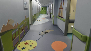 Μητέρα 4χρονου που χαροπαλεύει: «Με απειλεί να σβήσω τις μηνύσεις αλλιώς θα μου σκοτώσει τα παιδιά»