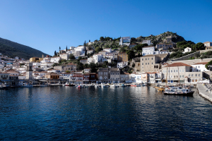 Κυβερνητική σύσκεψη για την απαγόρευση των τροχοφόρων σε Ύδρα και Σπέτσες - Οι αποφάσεις