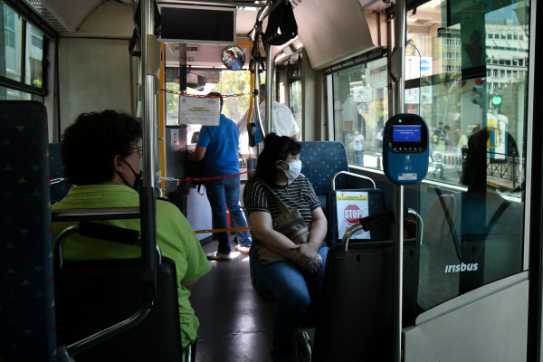 Χυδαίες εκφράσεις οδηγού λεωφορείου σε δύο γυναίκες: Το βίντεο με τη φραστική επίθεση