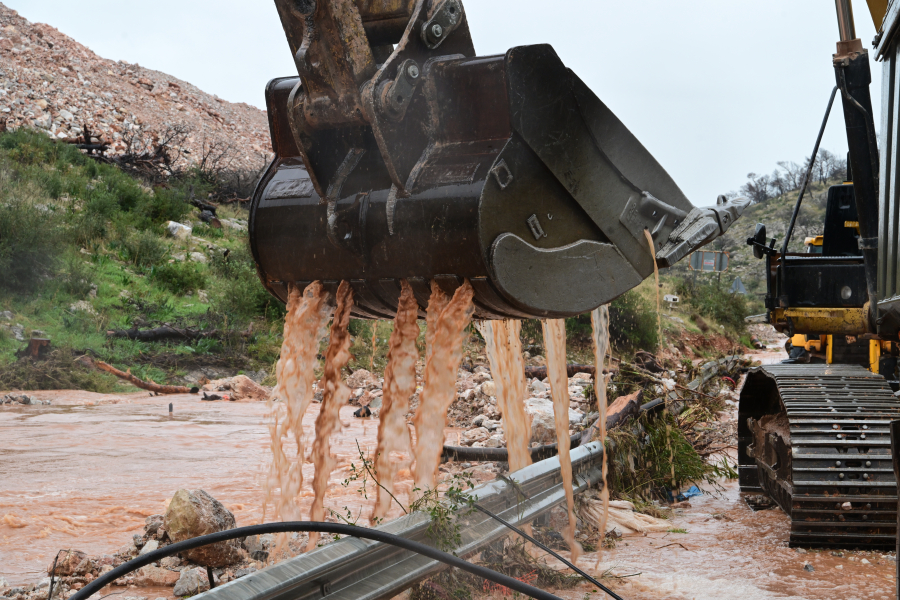 Καρέ-καρέ το καταστροφικό πέρασμα της κακοκαιρίας Byron από Μάνδρα και Νέα Πέραμο