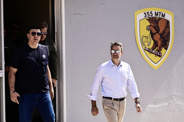 Στο Εθνικό Συντονιστικό Κέντρο Επιχειρήσεων και Διαχείρισης Κρίσεων ο Μητσοτάκης