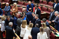 ΟΠΕΚΕΠΕ: Κοινοβουλευτική οπερέτα και πολιτική ήττα για την κυβέρνηση