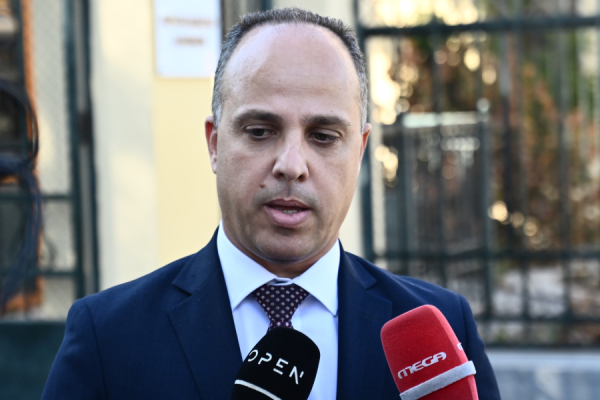 Κεσσές σε Λοβέρδο για σκάνδαλο υποκλοπών: Να σταματήσει να εκτίθεται - Ας περιφρουρήσει την αξιοπρέπεια του πηγαίνοντας αύριο στην Εισαγγελία