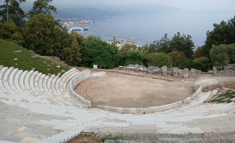 «ΘΡΑΥΣΜΑΤΑ: Ευριπίδης»: Χαμένα έργα του ποιητή σε άγνωστα αρχαία θέατρα της Ελλάδας