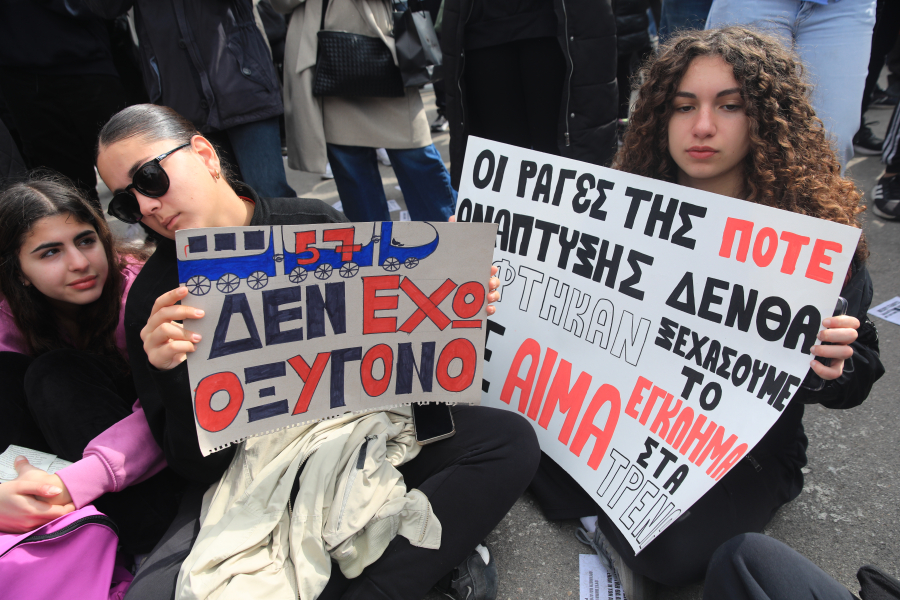 Κασσελάκης για Τέμπη: «Το χάος της προβοκάτσιας πέρασε δίπλα από αστυνομικούς ανενόχλητο - Δικαιοσύνη τώρα!»