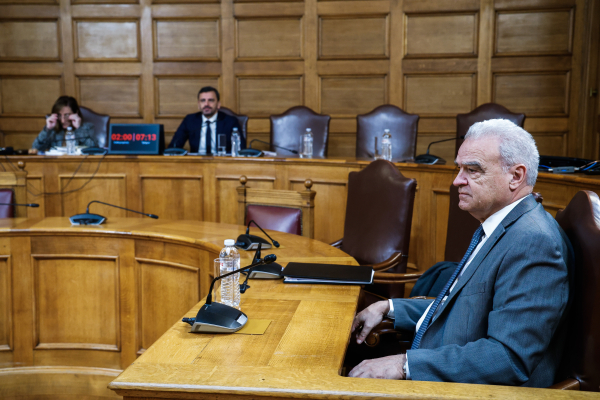 «Γιατί τους καλούν στην εξεταστική;»