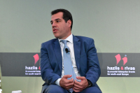 Ύμνοι Πλεύρη στο ακροδεξιό Breitbart για τον Τραμπ