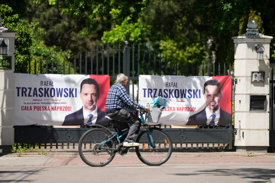 AP Photo/Czarek Sokolowski