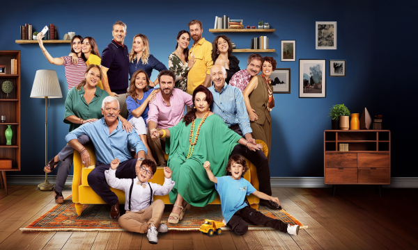 «Το Σόι Σου»: Backstage βίντεο από τα γυρίσματα των τίτλων αρχής