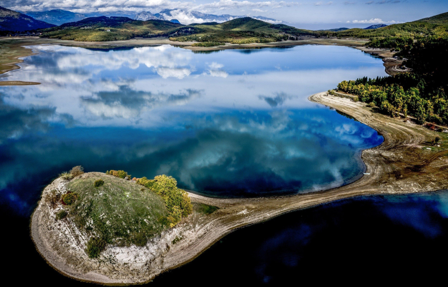 Ο απόλυτος ελληνικός προορισμός του Νοεμβρίου που θυμίζει Βόρεια Ευρώπη