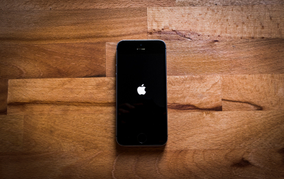Η Apple προβλέπει ταχύτερη αύξηση των πωλήσεων και μεγάλη ζήτηση για τα iPhone