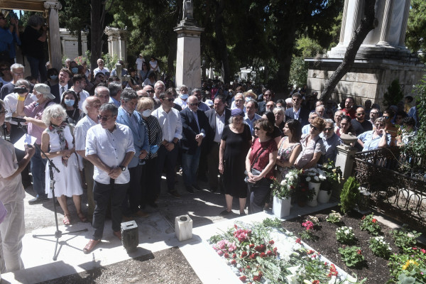 Μανώλης Γλέζος: Συνάντηση μνήμης στο Α' Νεκροταφείο (pics)