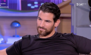 Συγκινημένος ο Παύλου: Η κόρη του έγραψε την πρώτη της πρόταση – «Ο μπαμπάς είχε σπάσει το πόδι του»