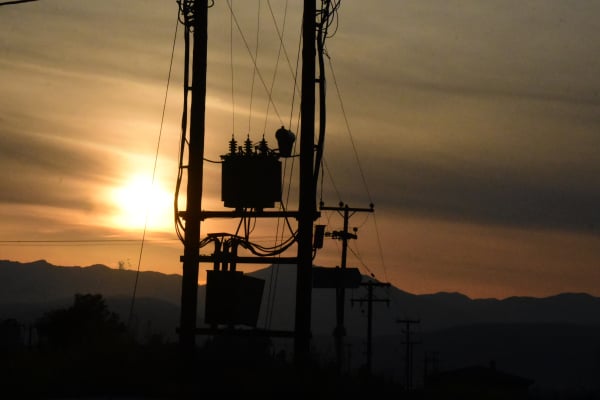 Με αίτηση στον ΔΕΔΔΗΕ η επιδότηση ρεύματος σε επιχειρήσεις - Πότε ξεκινάει