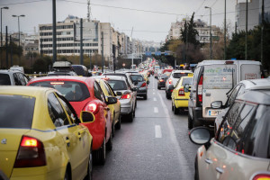 Έως 300 ευρώ αυξάνεται το κόστος για την έκδοση διπλώματος οδήγησης (vid)