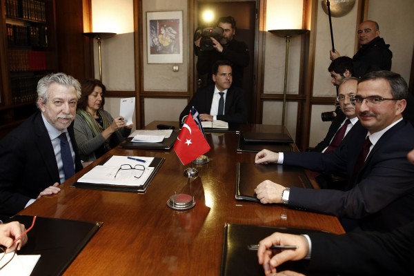 Την έκδοση εκ νέου των οκτώ αξιωματικών ζήτησαν οι Τούρκοι από τον Κοντονή