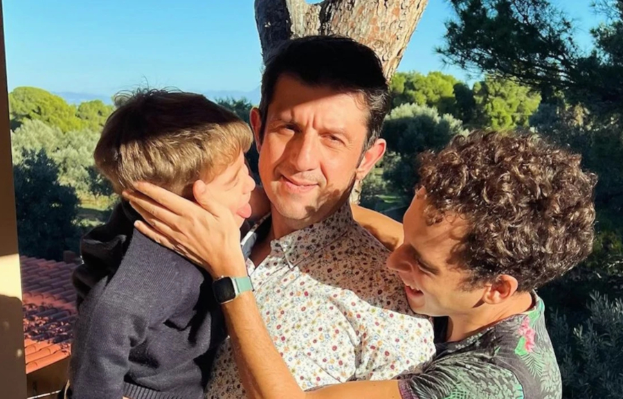 Μιχάλης Οικονόμου: Παντρεύτηκε τον σύντροφό του, Γιώργο Μακρή - Δείτε φωτογραφίες