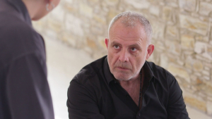 «Γη της Ελιάς»: Ο Στάθης αρπάζει το παιδί από την Κηφισιά