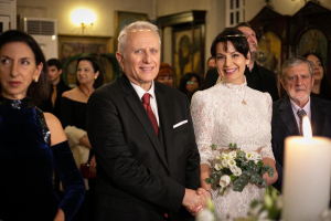 Τα χαμόγελα περίσσευαν στο γάμο Γιάννη Ραγκούση και Μαρίνας Κοντοτόλη