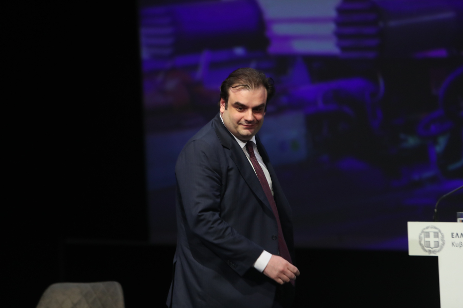 Το μήνυμα του Πιερρακάκη με τους 35 βουλευτές