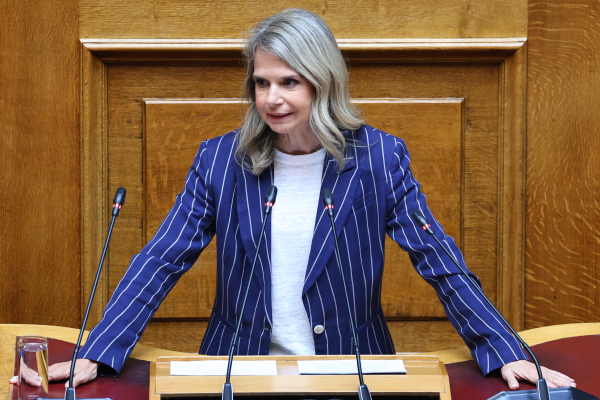 Αποστολάκη: Οι πανηγυρισμοί τελειώνουν εκεί που αρχίζει η αλήθεια - Φίλος μεν Πλάτων, φιλτάτη δε η αλήθεια