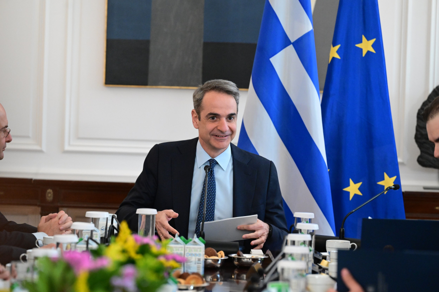 Μητσοτάκης: Παραμένει η δέσμευσή μας για κατώτατο μισθό στα 950 το 2027