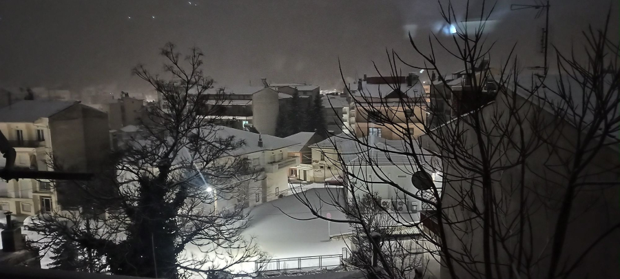 Στα λευκά η Βόρεια Ελλάδα: Το έστρωσε σε Κοζάνη, Νάουσα, Φλώρινα (εικόνες, βίντεο)