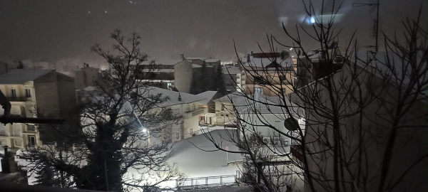 Στα λευκά η Βόρεια Ελλάδα: Το έστρωσε σε Κοζάνη, Νάουσα, Φλώρινα (εικόνες, βίντεο)