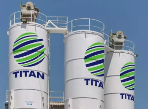 Fitch: Αναβάθμιση της προοπτικής του Ομίλου TITAN σε θετική