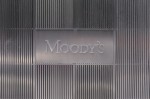 Η Moody's αναβάθμισε την ελληνική οικονομία κατά δυο βαθμίδες