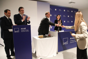 Με Πιερρακάκη η κοπή πίτας της ΑΑΔΕ - Τα συγχαρητήρια του υπουργού στον Πιτσιλή