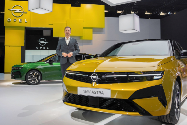 Το νέο Astra και η ηλεκτρική γκάμα της Opel κερδίζουν τις εντυπώσεις στις Βρυξέλλες