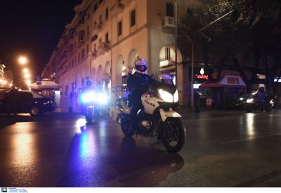 Συναγερμός στη Θεσσαλονίκη: Αναφορές για άνδρα που απείλησε 17χρονο με μαχαίρι και ταμπουρώθηκε σε διαμέρισμα