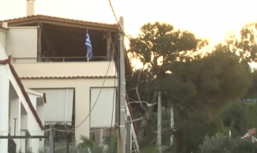 Καλύβια: Ποινική δίωξη για ανθρωποκτονία και οπλοχρησία στον 16χρονο που «έσφαξε» τον πατέρα του