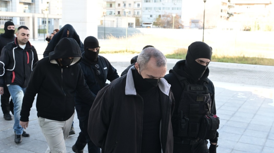 Το χρονικό της ντροπής: Από τους εκβιασμούς της 12χρονης στον Κολωνό για να μη μιλήσει, στην πρόταση αθώωσης του Μίχου