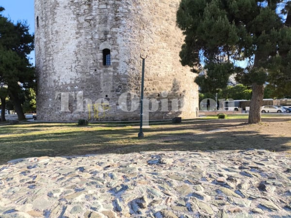 Έκαναν γκράφιτι στον Λευκό Πύργο (Βίντεο)
