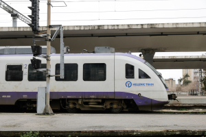 Hellenic Train: Πυρκαγιά κοντά στη σιδηροδρομική γραμμή Πλατύ-Κατερίνη, διακόπηκε η κυκλοφορία