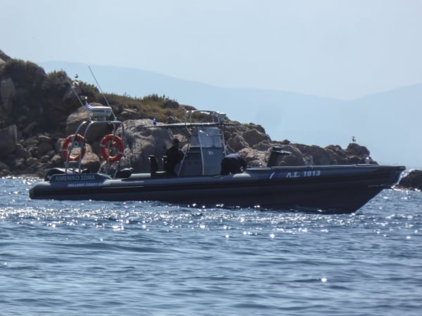 Κυπαρισσία: Φορτηγό έπεσε στη θάλασσα - Διασωληνωμένος νοσηλεύεται ο οδηγός