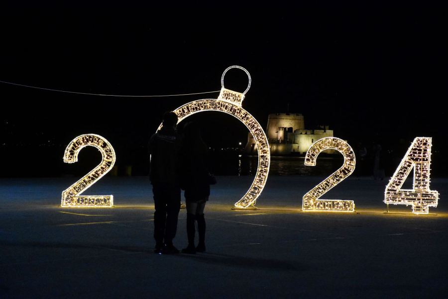 Η Ελλάδα στις πλατείες για την έλευση του 2024 - Όλες του κόσμου οι Πρωτοχρονιές με εικόνες και βίντεο!